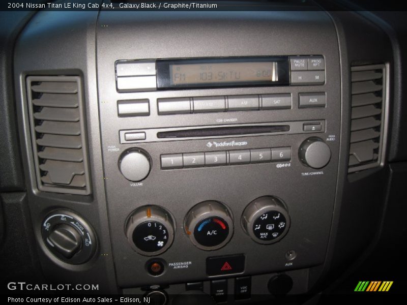 Galaxy Black / Graphite/Titanium 2004 Nissan Titan LE King Cab 4x4