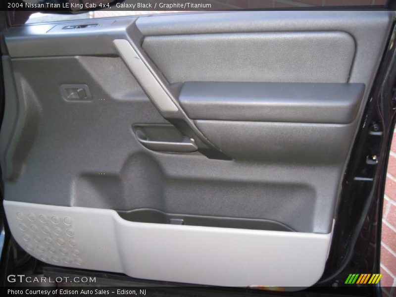 Galaxy Black / Graphite/Titanium 2004 Nissan Titan LE King Cab 4x4