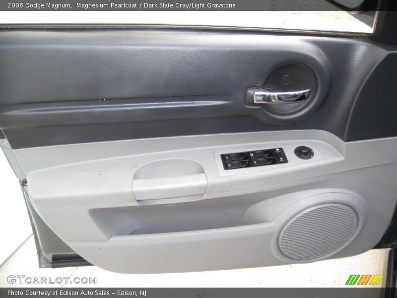 Magnesium Pearlcoat / Dark Slate Gray/Light Graystone 2006 Dodge Magnum