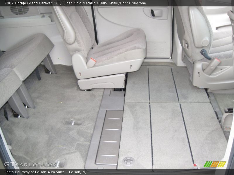 Linen Gold Metallic / Dark Khaki/Light Graystone 2007 Dodge Grand Caravan SXT