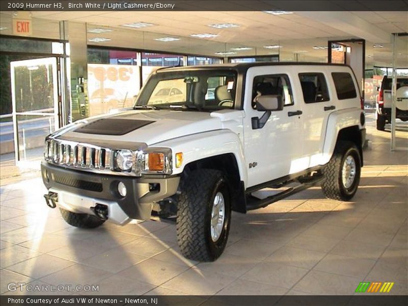 Birch White / Light Cashmere/Ebony 2009 Hummer H3