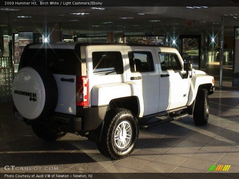 Birch White / Light Cashmere/Ebony 2009 Hummer H3