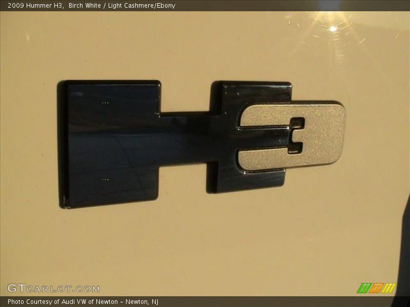 Birch White / Light Cashmere/Ebony 2009 Hummer H3