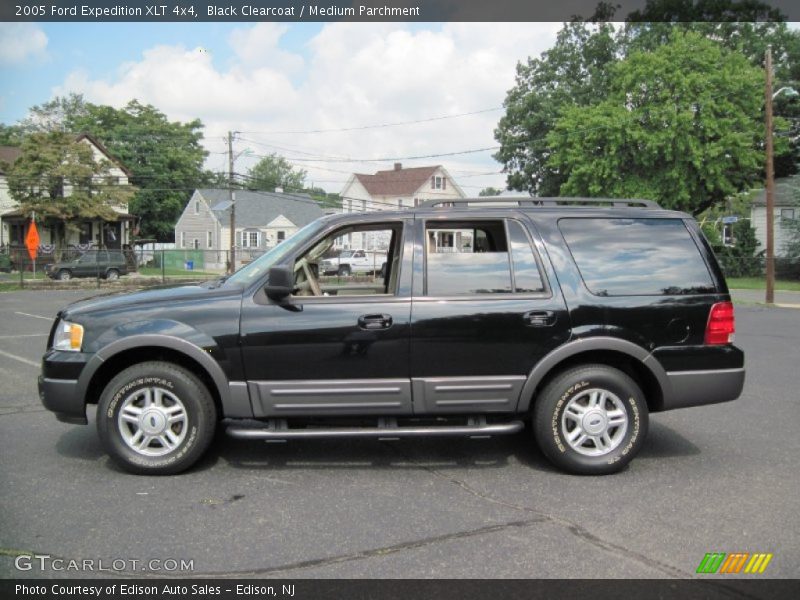 Black Clearcoat / Medium Parchment 2005 Ford Expedition XLT 4x4
