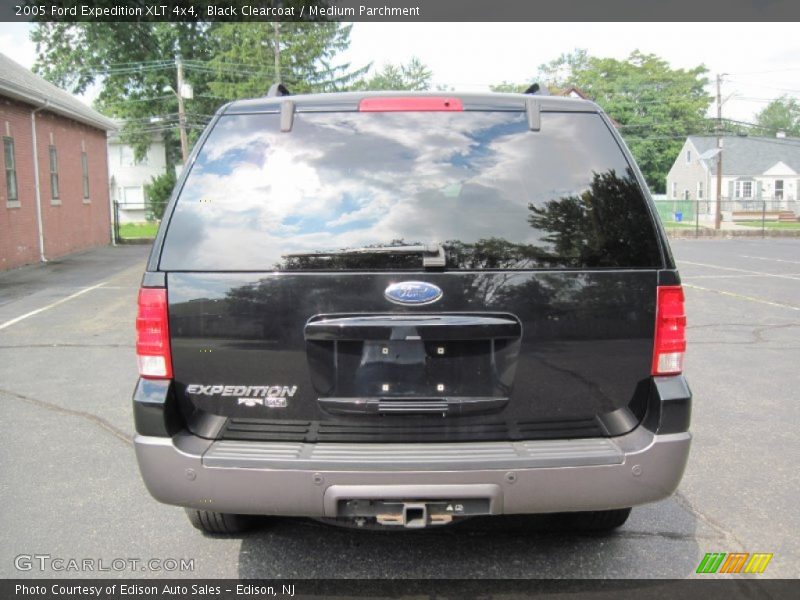 Black Clearcoat / Medium Parchment 2005 Ford Expedition XLT 4x4