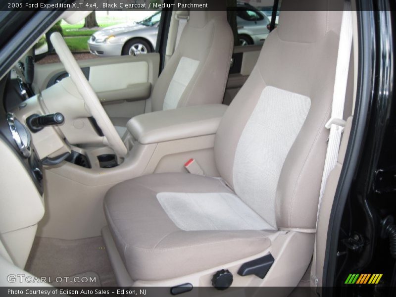 Black Clearcoat / Medium Parchment 2005 Ford Expedition XLT 4x4