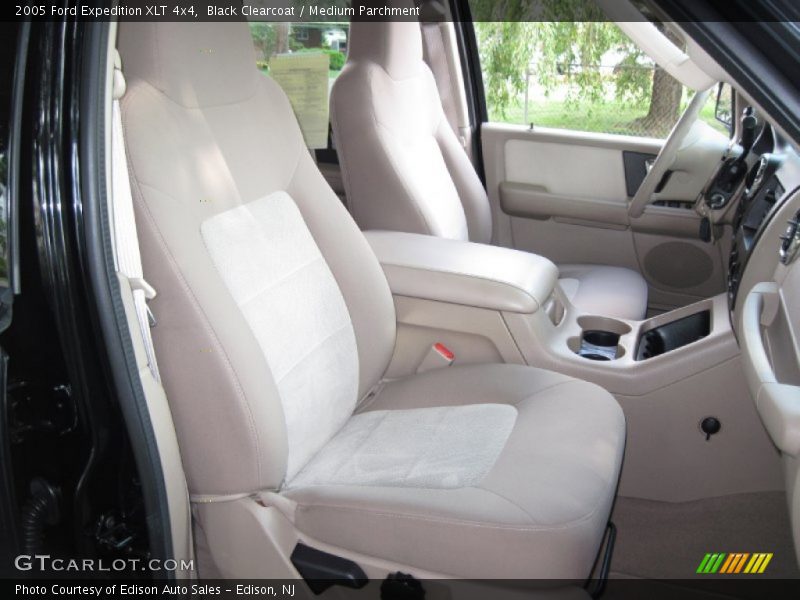 Black Clearcoat / Medium Parchment 2005 Ford Expedition XLT 4x4
