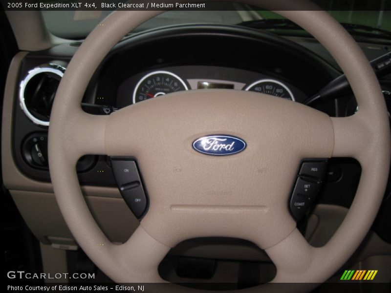 Black Clearcoat / Medium Parchment 2005 Ford Expedition XLT 4x4