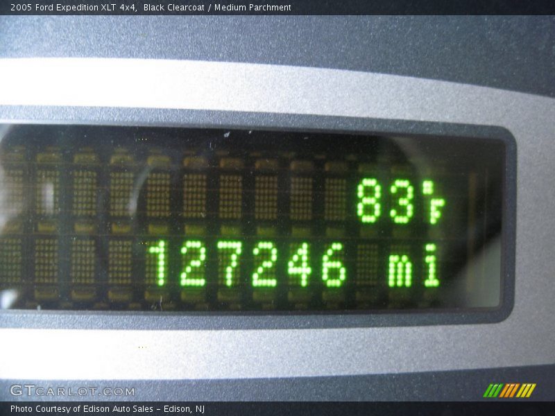 Black Clearcoat / Medium Parchment 2005 Ford Expedition XLT 4x4