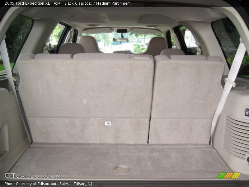 Black Clearcoat / Medium Parchment 2005 Ford Expedition XLT 4x4