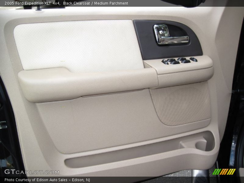 Black Clearcoat / Medium Parchment 2005 Ford Expedition XLT 4x4