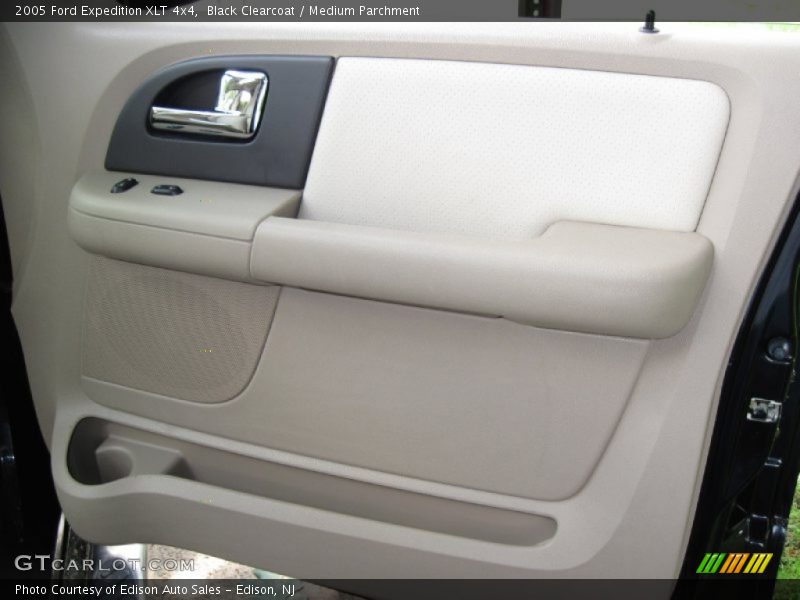 Black Clearcoat / Medium Parchment 2005 Ford Expedition XLT 4x4