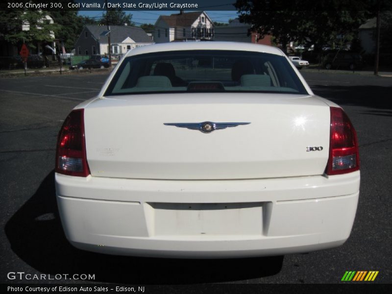 Cool Vanilla / Dark Slate Gray/Light Graystone 2006 Chrysler 300