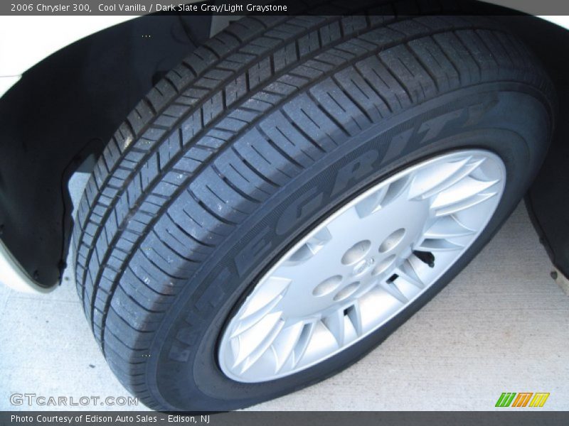 Cool Vanilla / Dark Slate Gray/Light Graystone 2006 Chrysler 300
