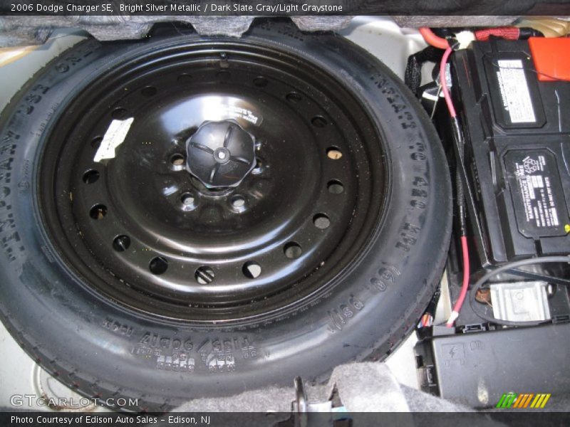 Bright Silver Metallic / Dark Slate Gray/Light Graystone 2006 Dodge Charger SE