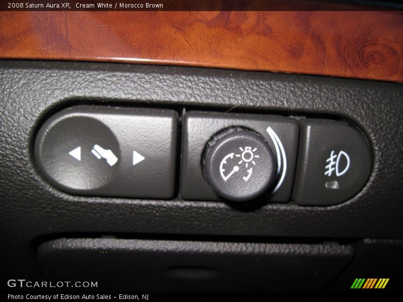 Cream White / Morocco Brown 2008 Saturn Aura XR