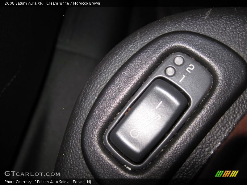 Cream White / Morocco Brown 2008 Saturn Aura XR