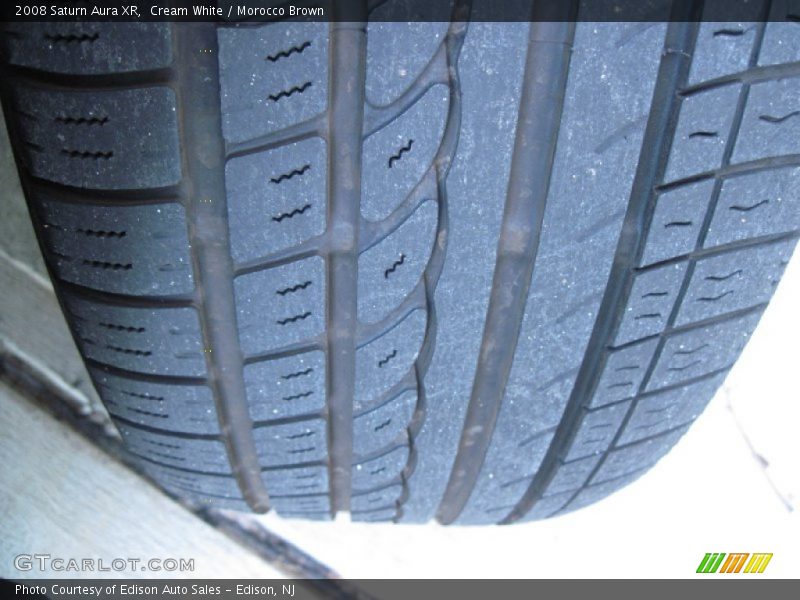 Cream White / Morocco Brown 2008 Saturn Aura XR