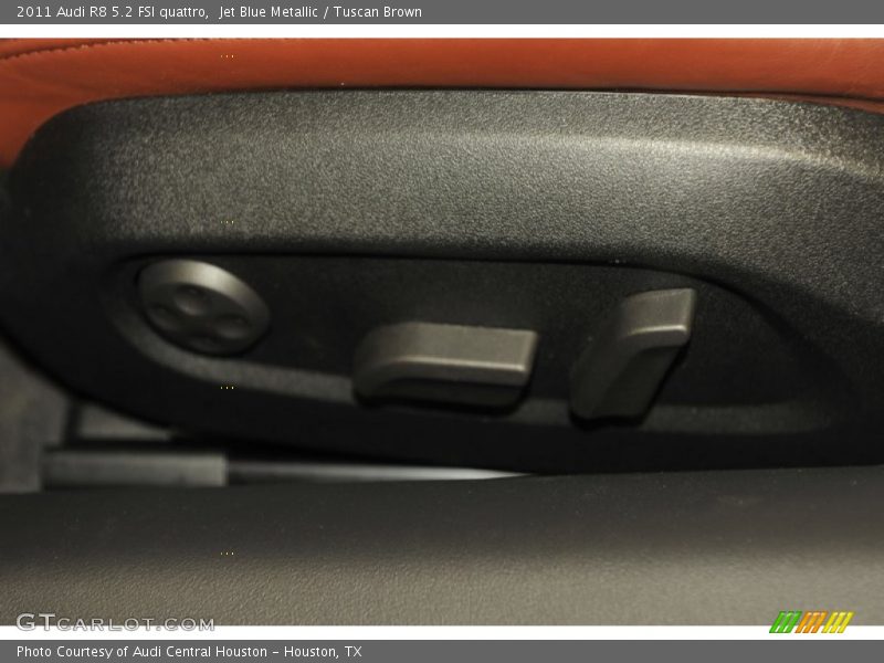 Controls of 2011 R8 5.2 FSI quattro