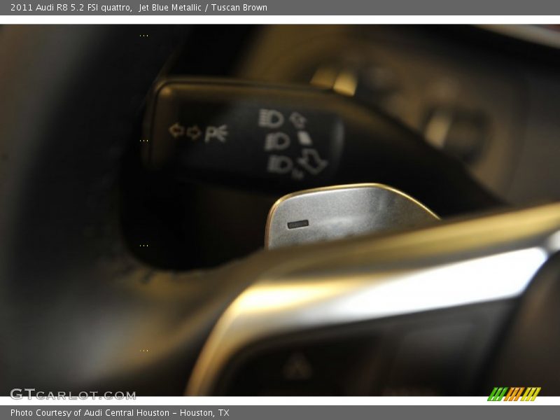 - Paddle Shifter - 2011 Audi R8 5.2 FSI quattro