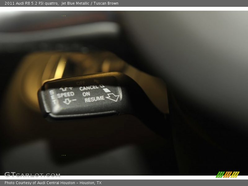 Controls of 2011 R8 5.2 FSI quattro