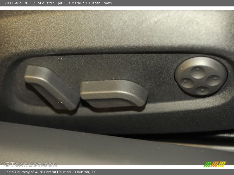 Controls of 2011 R8 5.2 FSI quattro