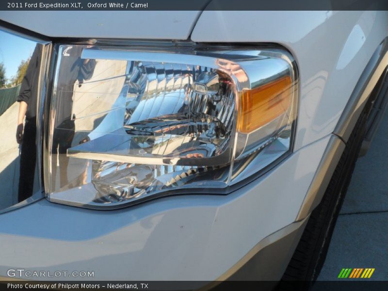 Oxford White / Camel 2011 Ford Expedition XLT