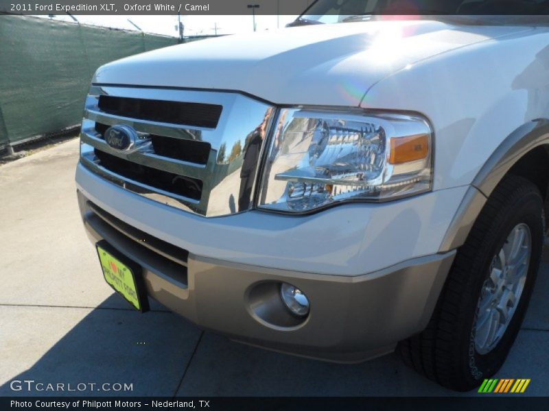 Oxford White / Camel 2011 Ford Expedition XLT