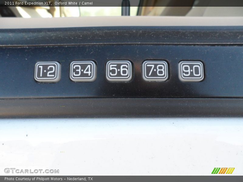 Oxford White / Camel 2011 Ford Expedition XLT