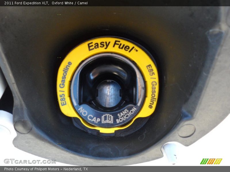 Oxford White / Camel 2011 Ford Expedition XLT