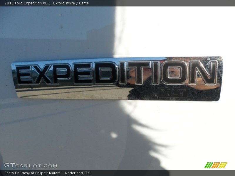 Oxford White / Camel 2011 Ford Expedition XLT