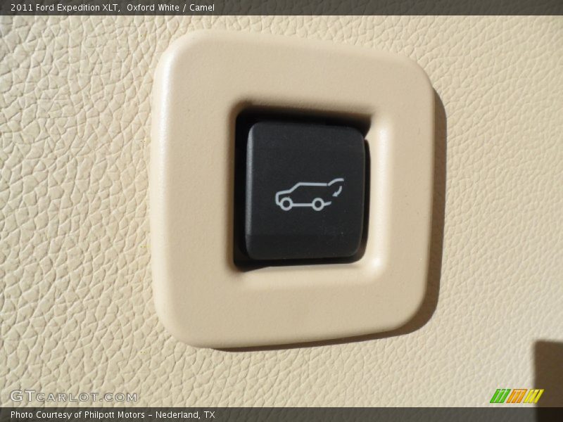 Oxford White / Camel 2011 Ford Expedition XLT