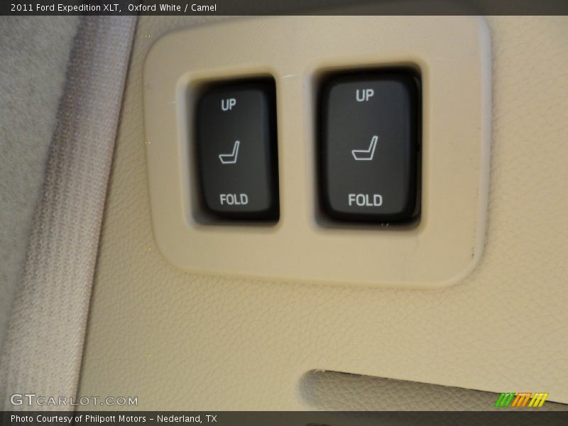 Oxford White / Camel 2011 Ford Expedition XLT