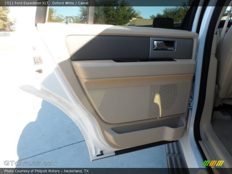 Oxford White / Camel 2011 Ford Expedition XLT