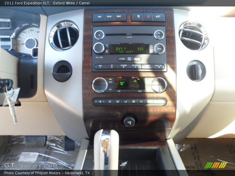 Oxford White / Camel 2011 Ford Expedition XLT