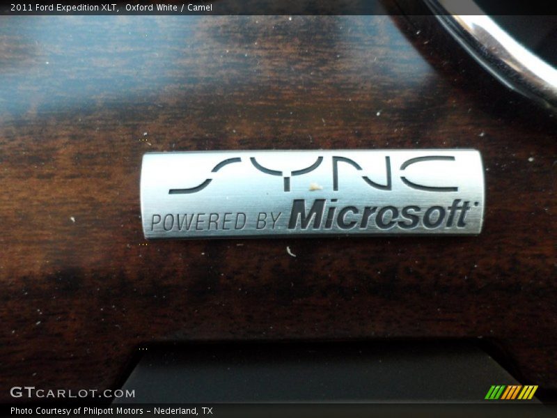 Oxford White / Camel 2011 Ford Expedition XLT