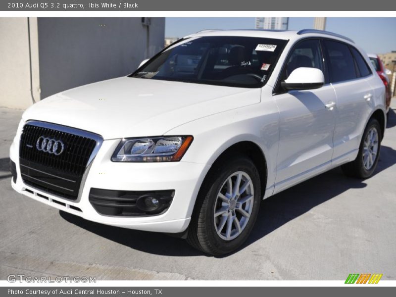 Front 3/4 View of 2010 Q5 3.2 quattro