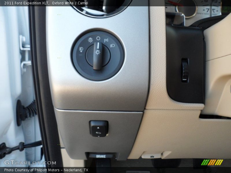 Oxford White / Camel 2011 Ford Expedition XLT