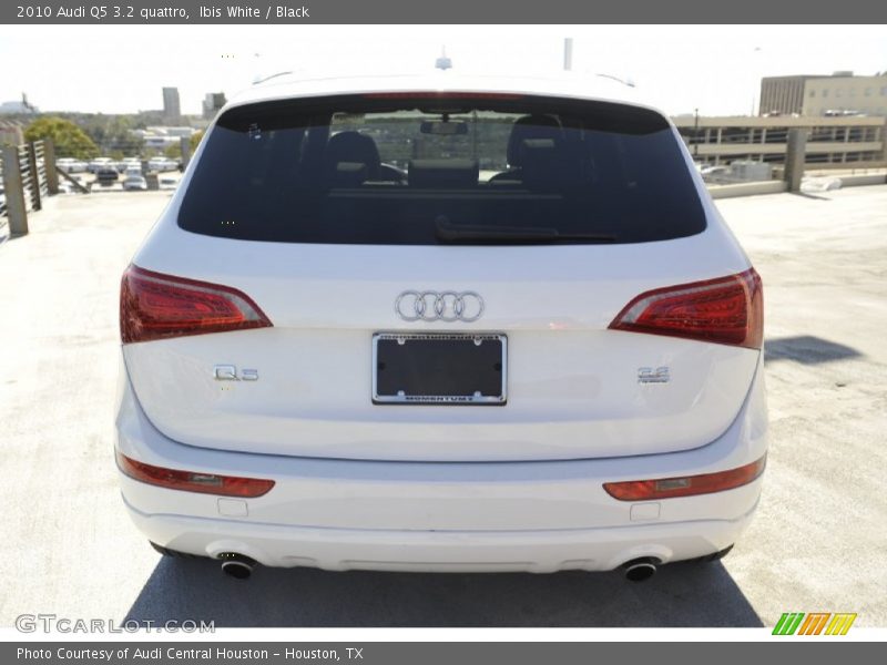 Ibis White / Black 2010 Audi Q5 3.2 quattro