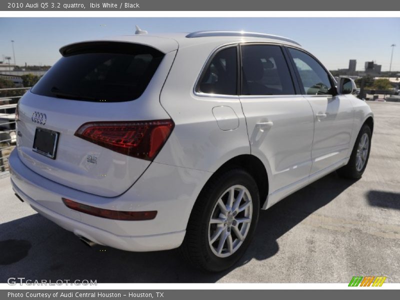 Ibis White / Black 2010 Audi Q5 3.2 quattro