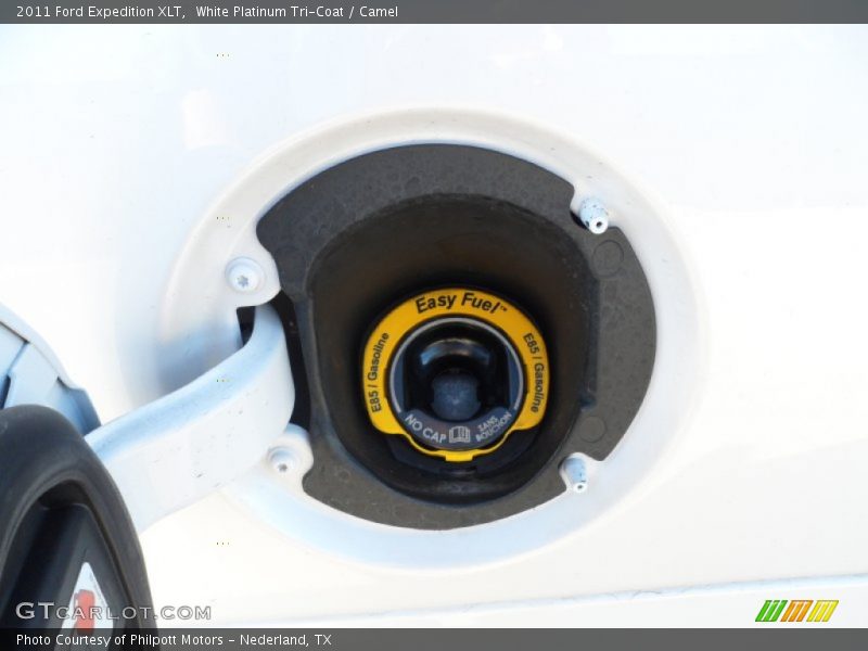 White Platinum Tri-Coat / Camel 2011 Ford Expedition XLT