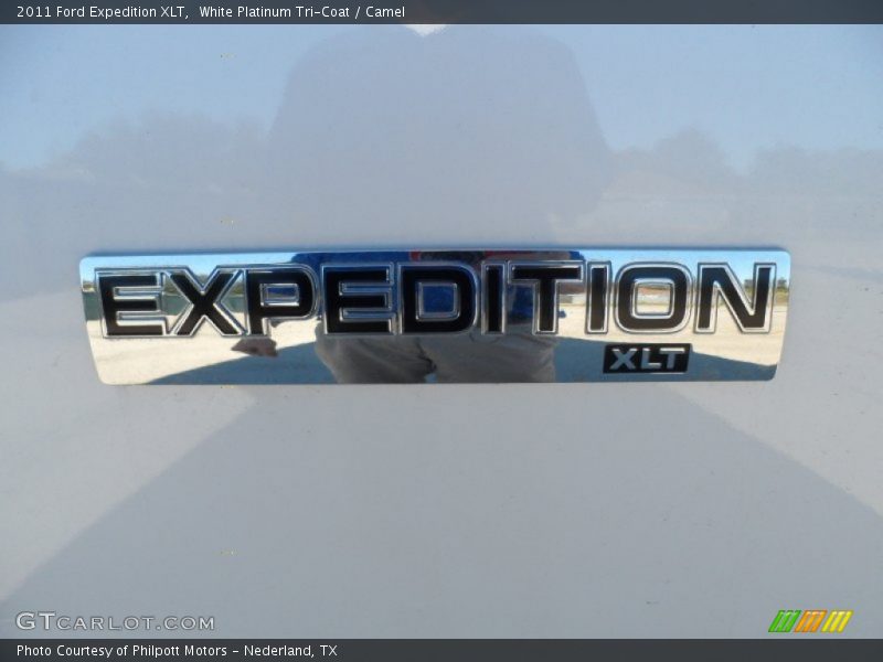 White Platinum Tri-Coat / Camel 2011 Ford Expedition XLT