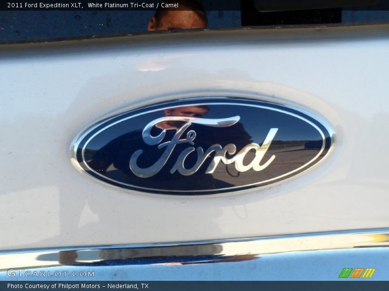 White Platinum Tri-Coat / Camel 2011 Ford Expedition XLT