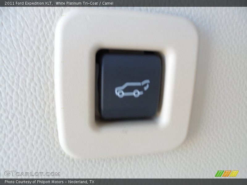 White Platinum Tri-Coat / Camel 2011 Ford Expedition XLT