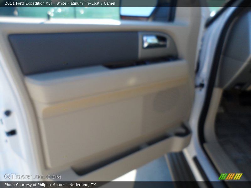 White Platinum Tri-Coat / Camel 2011 Ford Expedition XLT