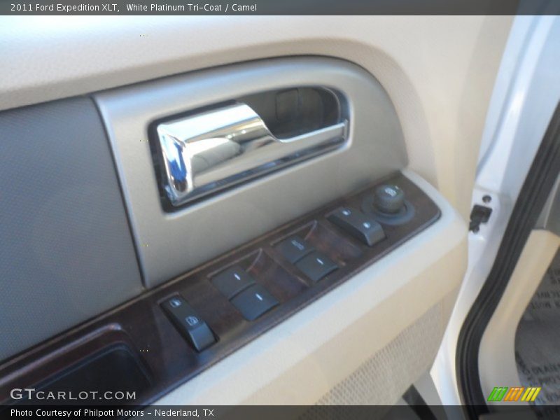 White Platinum Tri-Coat / Camel 2011 Ford Expedition XLT