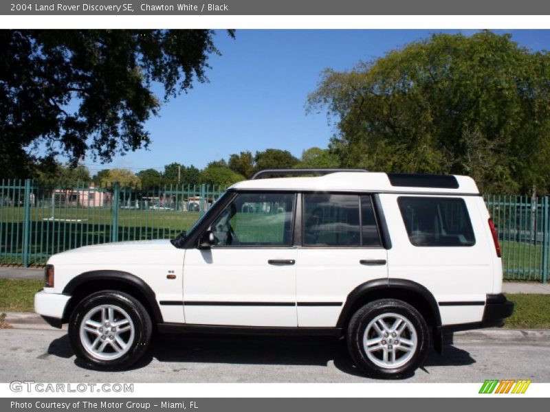 Chawton White / Black 2004 Land Rover Discovery SE
