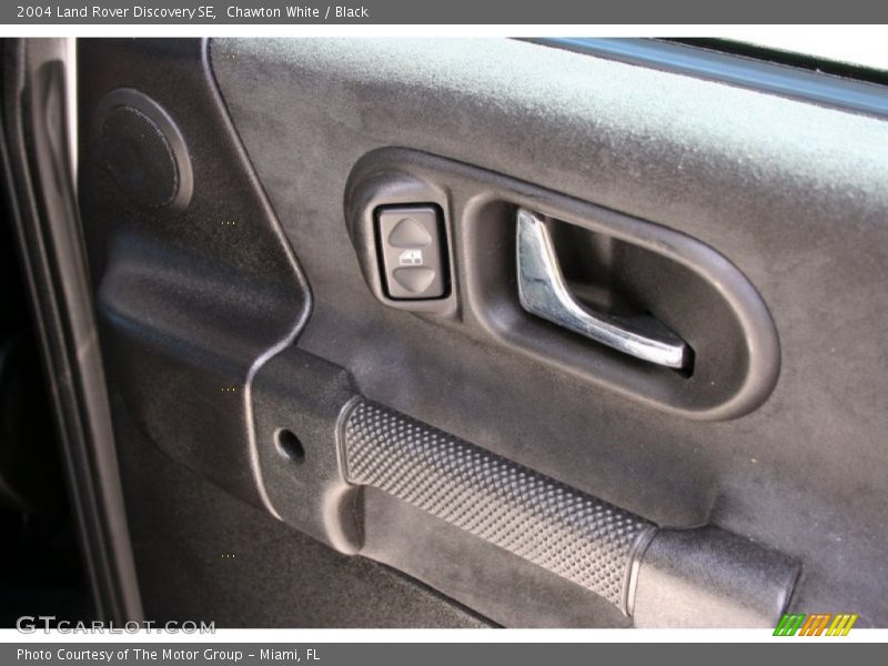 Chawton White / Black 2004 Land Rover Discovery SE