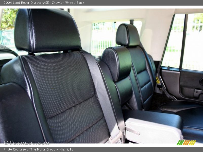 Chawton White / Black 2004 Land Rover Discovery SE