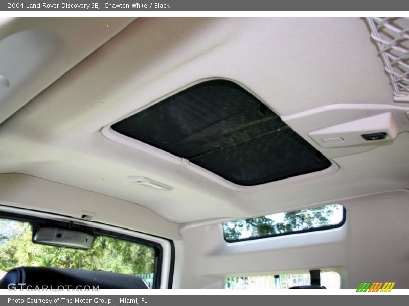 Chawton White / Black 2004 Land Rover Discovery SE